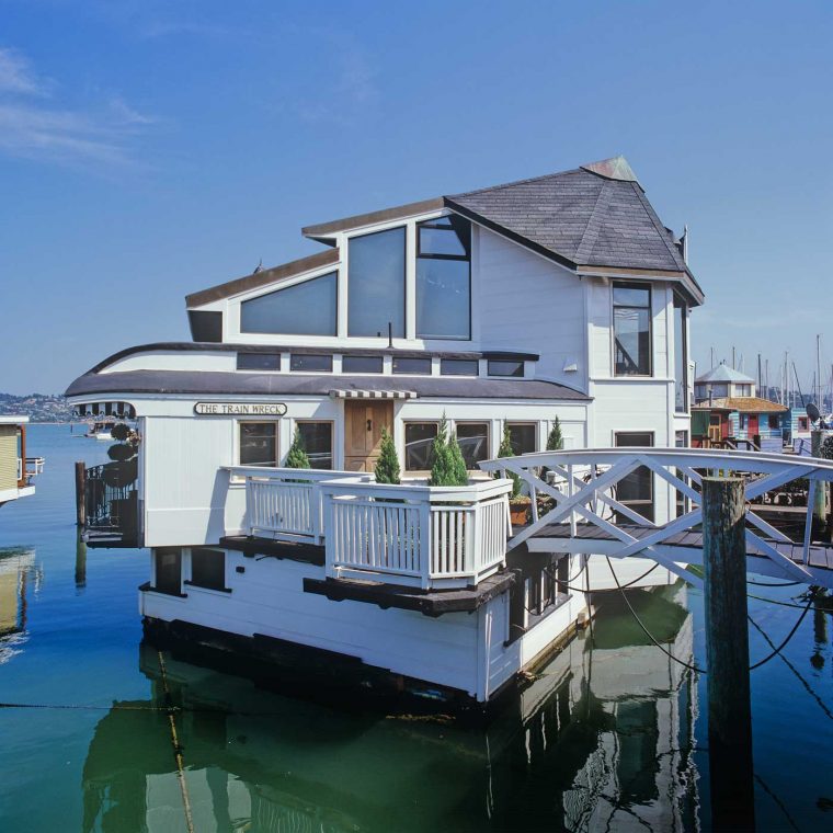 “Train Wreck” houseboat, Sausalito, California, c. 1979. Photo ©Andrew Garn. 