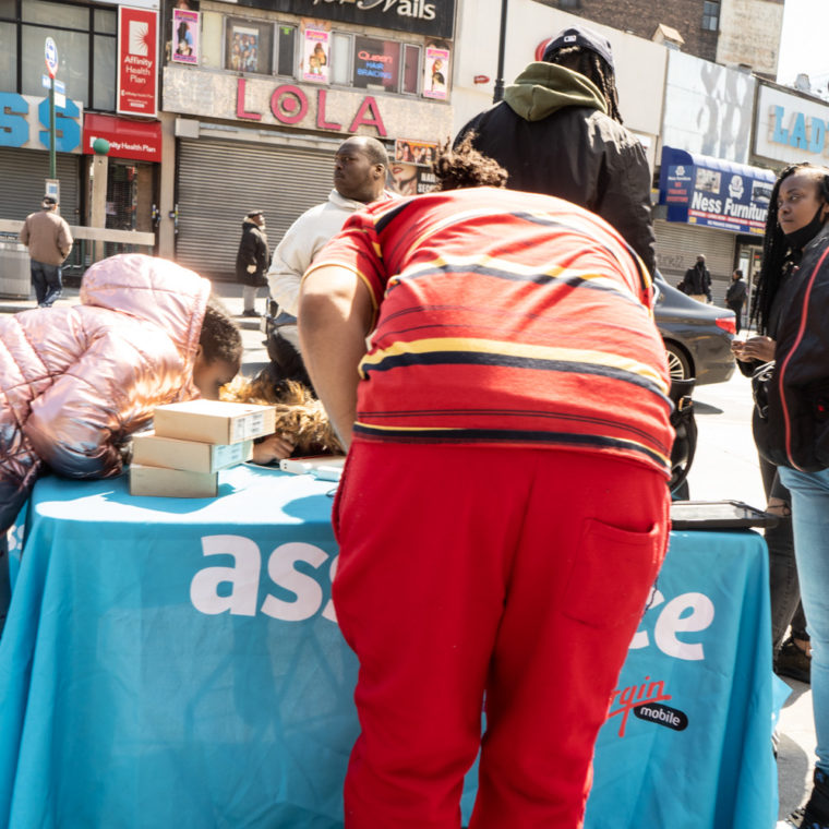 March 26, 2020: Selling Virgin Mobile services at East 149th Street and Third Avenue, Bronx, New York. © Camilo José Vergara 