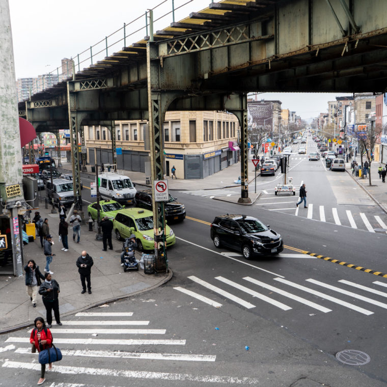 March 30, 2020: Thinning crowds at Broadway and Flushing Avenue, Flushing Avenue subway station, Queens, New York. © Camilo José Vergara 