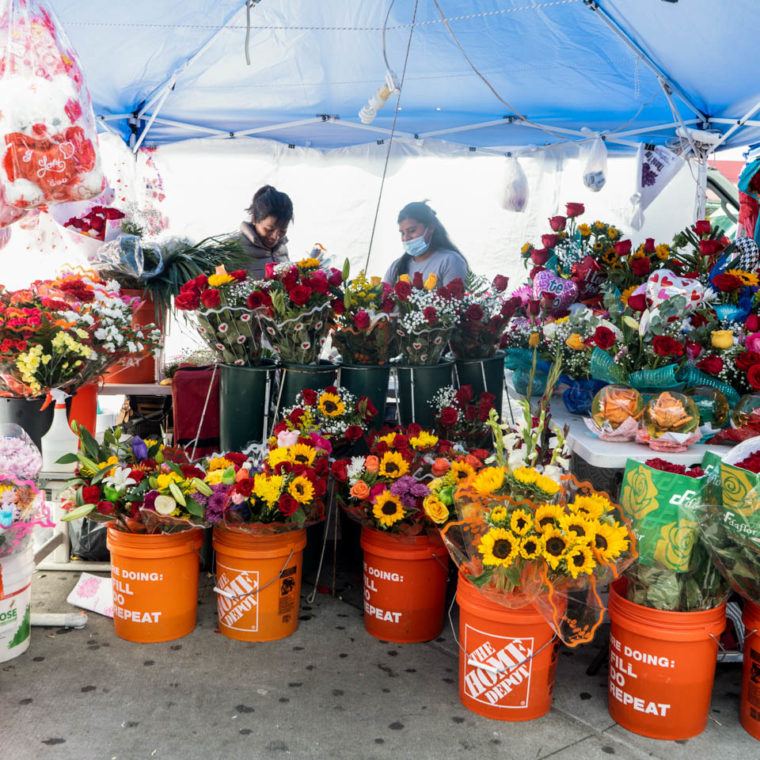 September 20, 2020: Selling flowers, dresses, and balloons. National Street at Roosevelt Avenue, Queens, New York. © Camilo José Vergara 